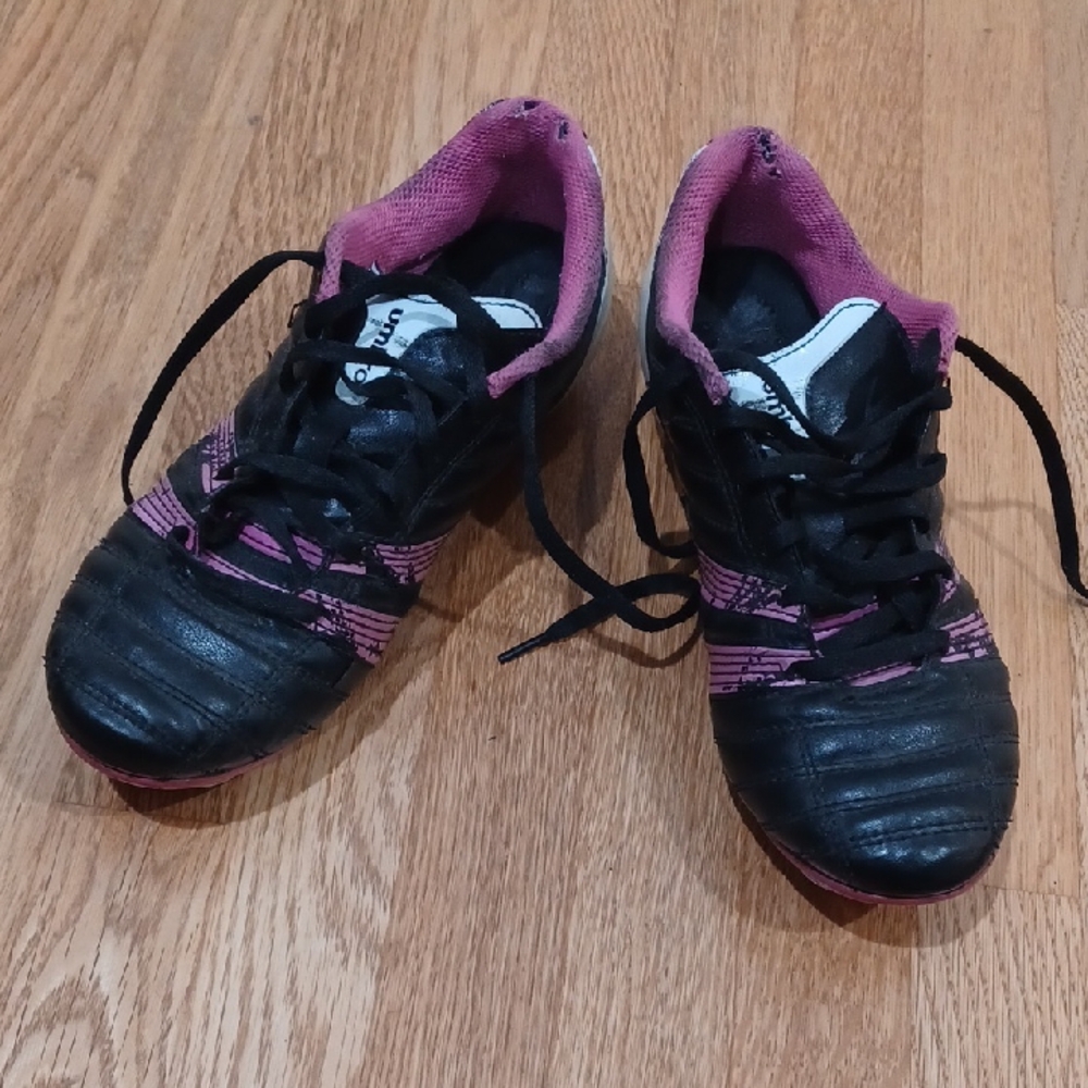 Umbro Black and Pink Soccer Cleats Girls Size 6